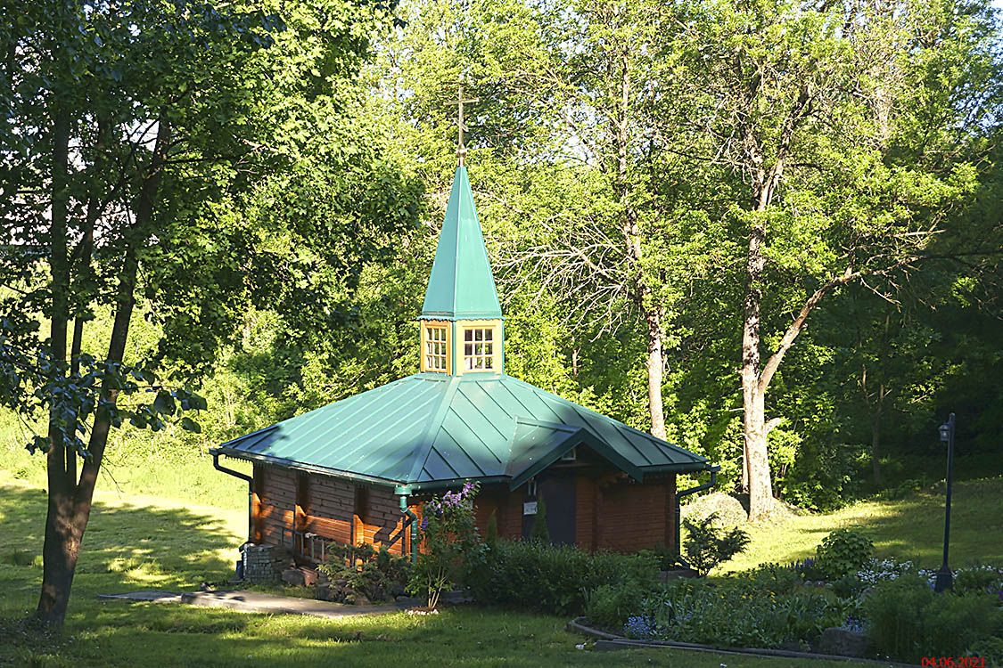 Часовня Нила Столобенского (старая), Боровичи (Боровичский район, Новгородская область). фасады, Купальня на месте часовни
