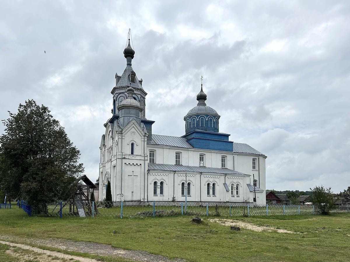 Вид с северо-востока, фасады. Церковь Покрова Пресвятой Богородицы, Кривошин (Ляховичский район, Беларусь, Брестская область)