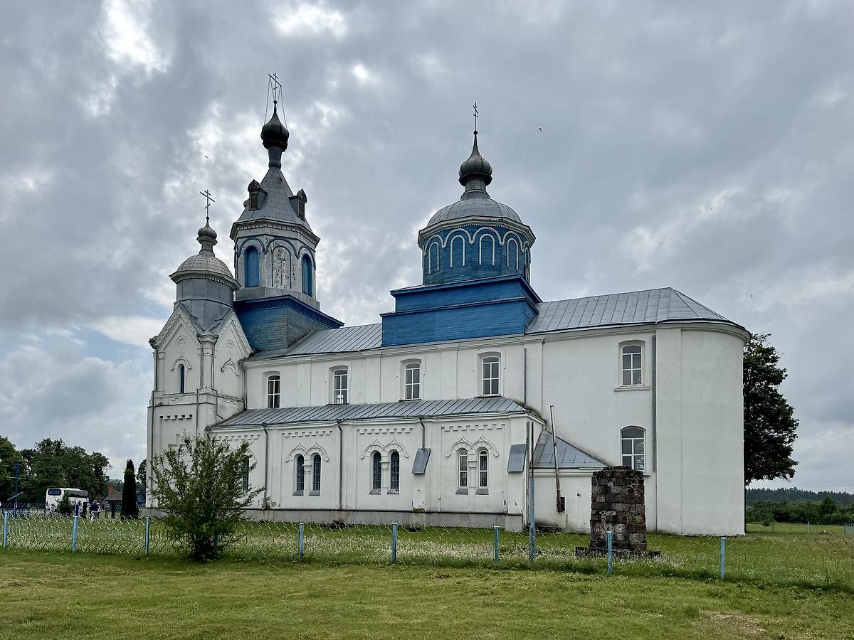 Вид с северо-запада, фасады. Церковь Покрова Пресвятой Богородицы, Кривошин (Ляховичский район, Беларусь, Брестская область)