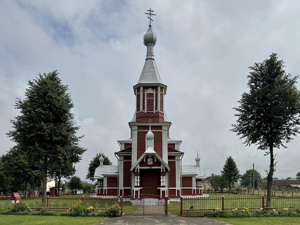 Вид с запада, фасады. Церковь Петра и Павла, Остров (Ляховичский район, Беларусь, Брестская область)
