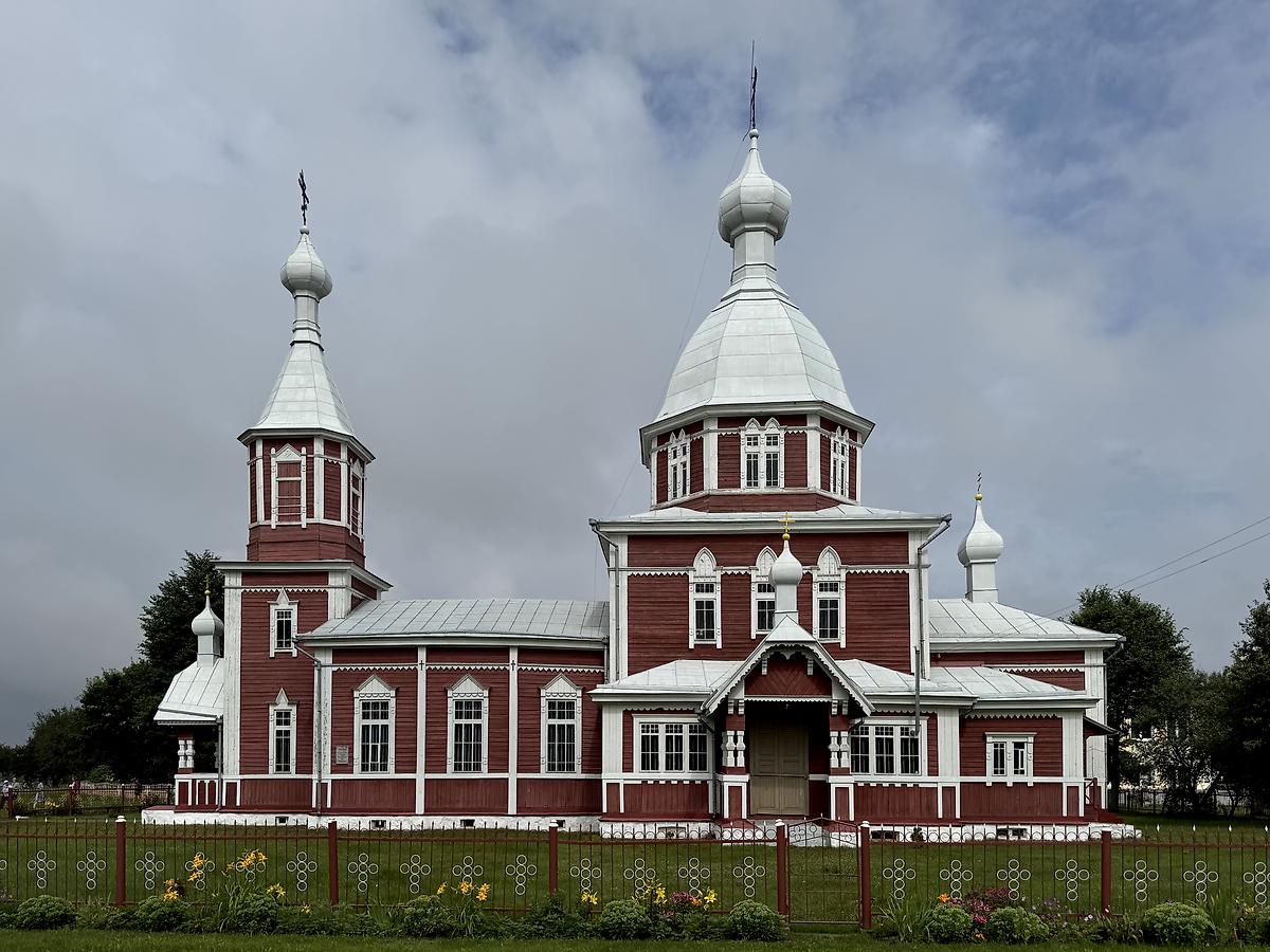 Вид с юга, фасады. Церковь Петра и Павла, Остров (Ляховичский район, Беларусь, Брестская область)