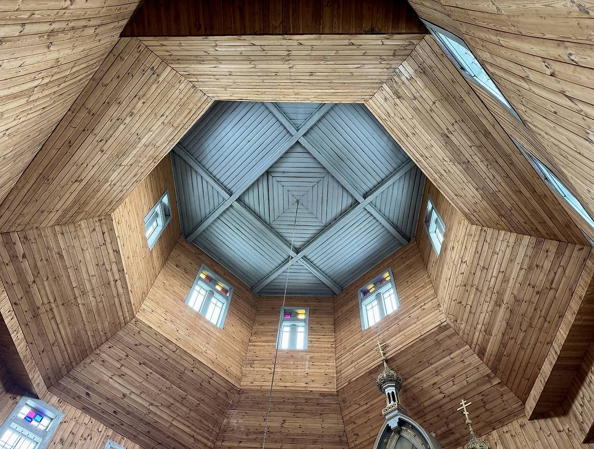 Световой восьмерик, интерьер и убранство. Церковь Петра и Павла, Остров (Ляховичский район, Беларусь, Брестская область)