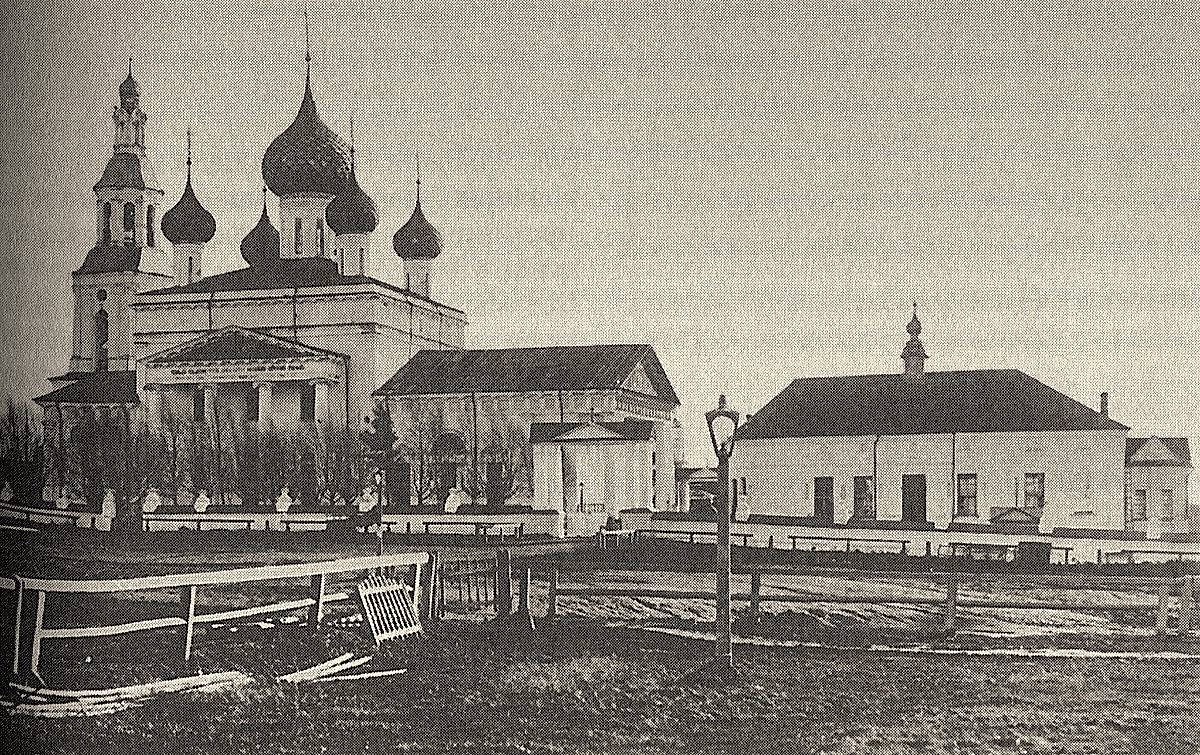 Воскресенский собор и Казанская церковь. Фото нач. XX в. ИИМК РАН., архивная фотография. Собор Воскресения Словущего, Бежецк (Бежецкий район, Тверская область)