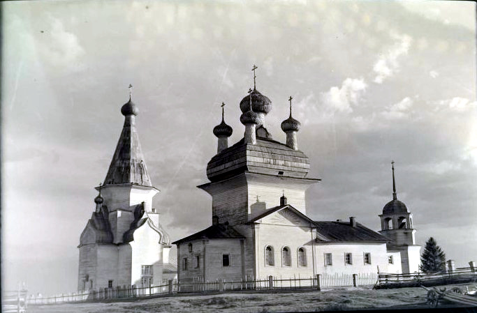 Храмовый комплекс. Церкви Климента, Папы Римского, и Вознесения Господня, Пияла (Онежский район, Архангельская область). архивная фотография, Общий вид с северо-востока. Фото Чинякова А. Г. 1953 г. из коллекции ГНИМА. (ГК №38659755)