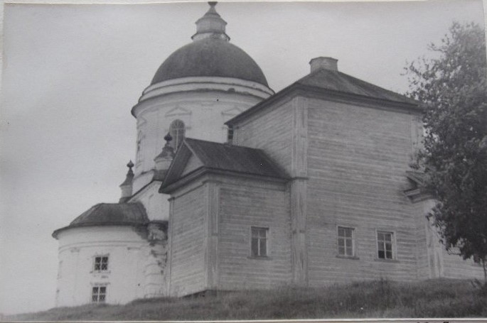 Церковь Параскевы Пятницы, Макачево (Верхнепятницкий погост) (Вытегорский район, Вологодская область). архивная фотография, Вид с северо-востока. На 2-м плане - Крестовоздвиженская церковь. Фото до 1955 г. из коллекции ГНИМА. (ГК №38660437)