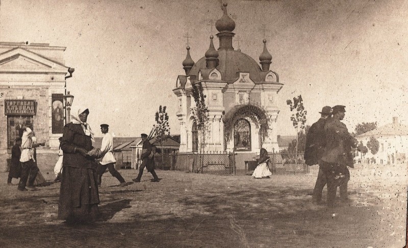 Новочеркасск. Часовня в память 17 октября 1888 года у Азовского рынка. архивная фотография, Фото с сайта http://novocherkassk.net/gallery/photo/6693/tag-364/