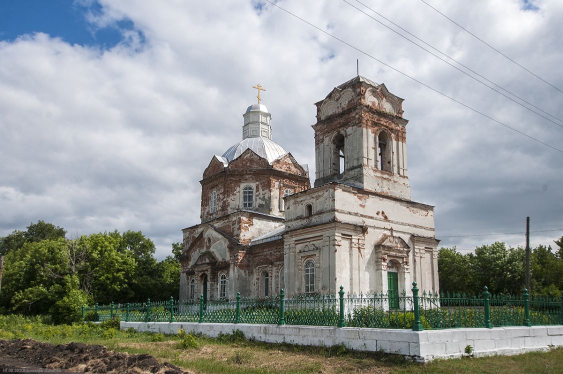 Лисье. Церковь Троицы Живоначальной. фасады