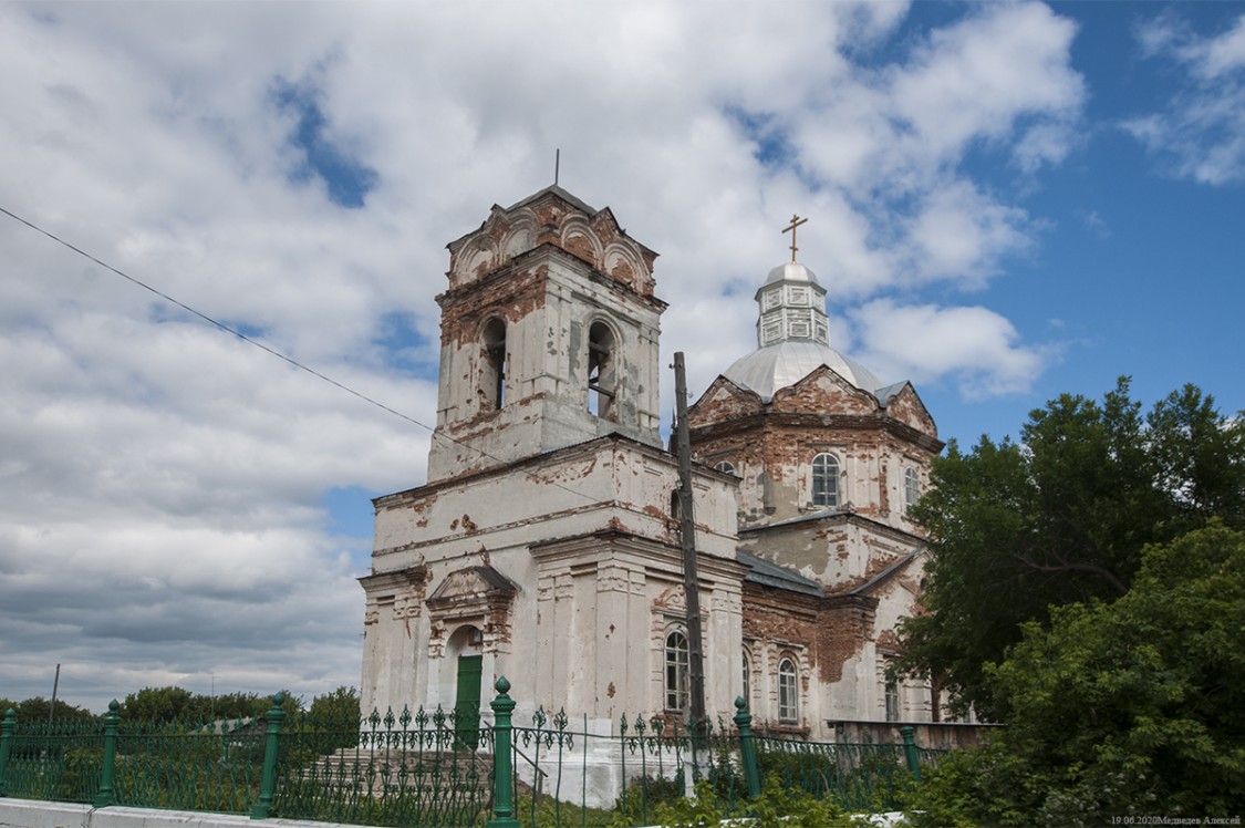 Лисье. Церковь Троицы Живоначальной. фасады