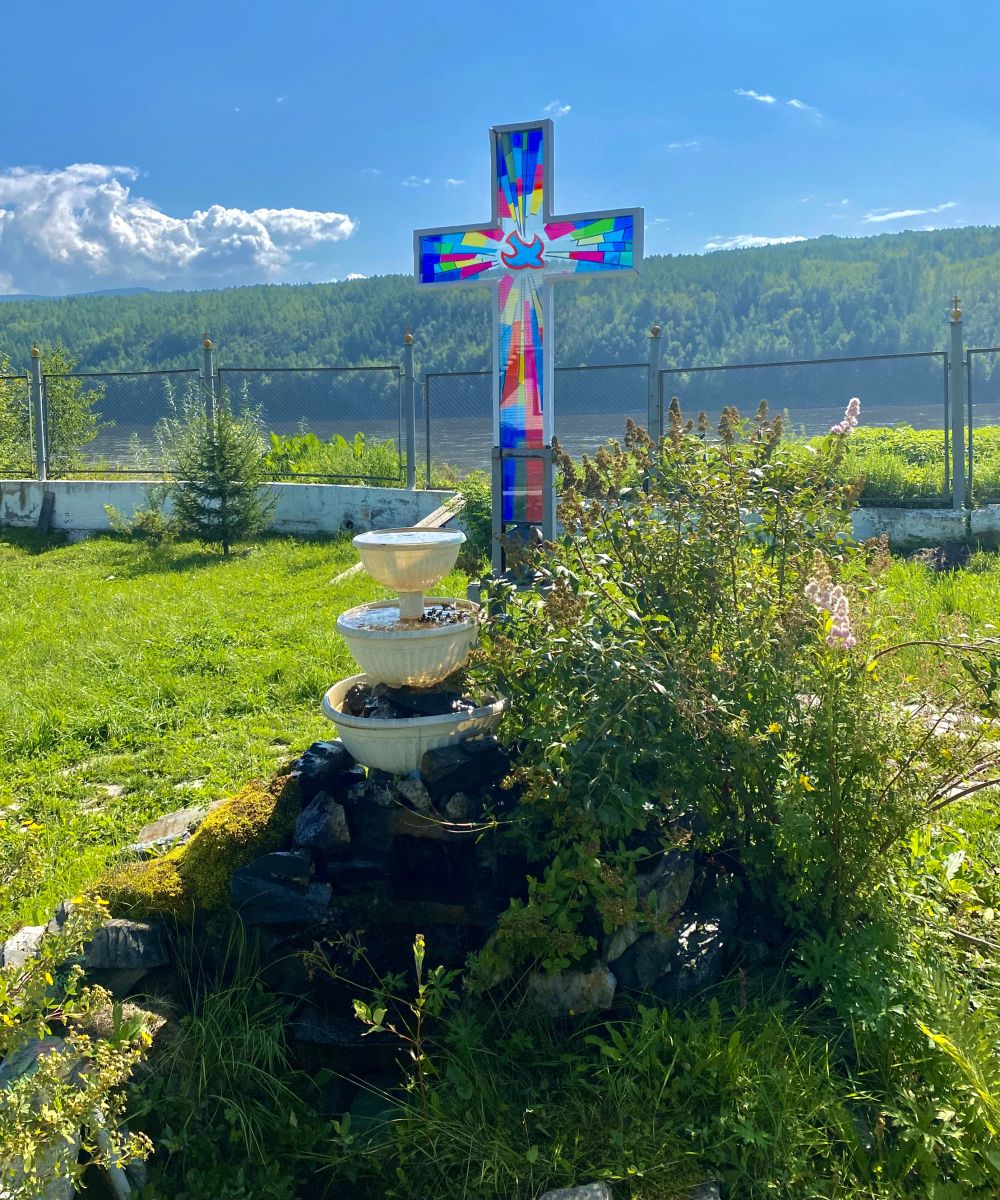 Церковь Рождества Христова, Бодайбо (Бодайбинский район, Иркутская область). дополнительная информация, Декоративный водопад на территории храма 