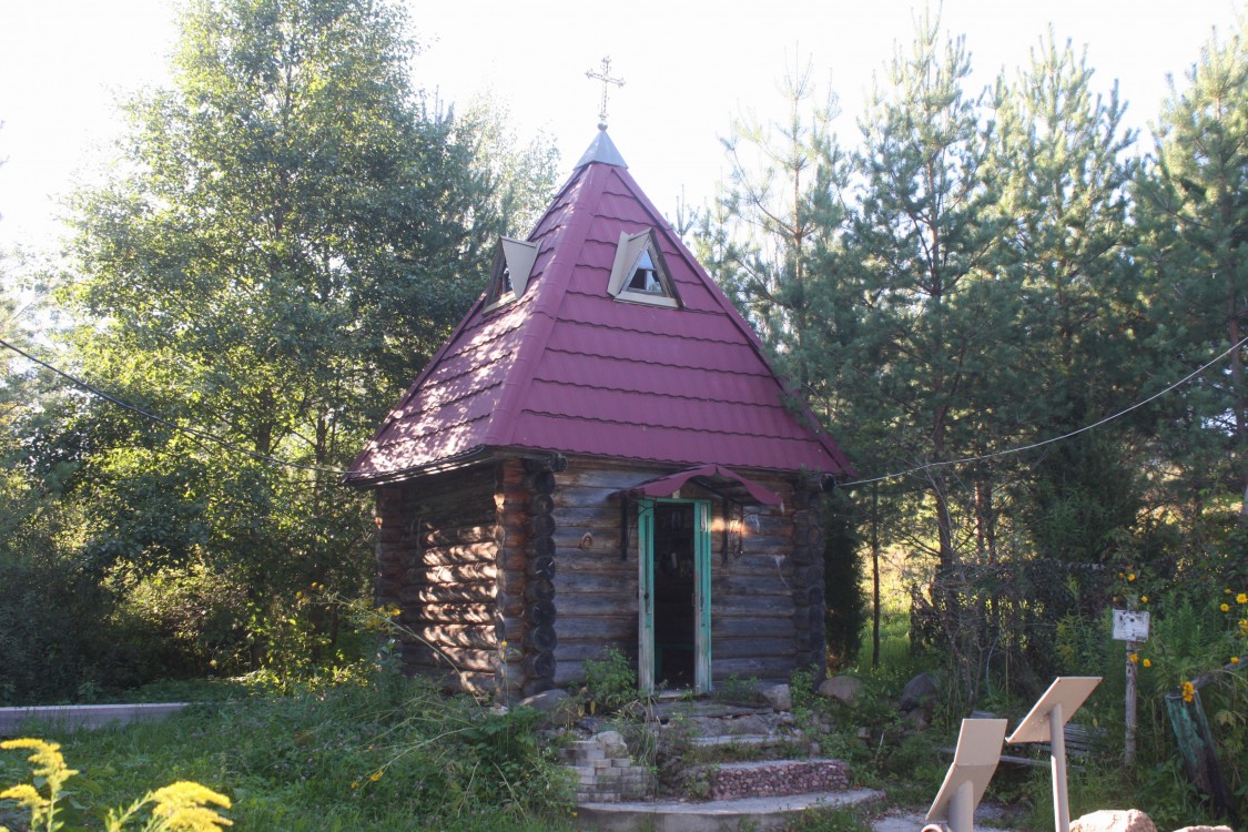 Неизвестная часовня, Берёзово (Суворовский район, Тульская область). общий вид в ландшафте