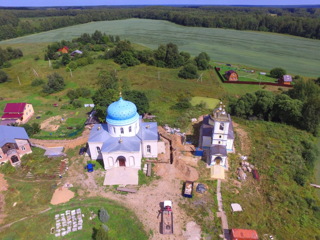 Гагино. Храмовый комплекс. Церкви Спаса Всемилостивого и Казанской иконы Божией Матери. общий вид в ландшафте, Вид с запада, фото с квадрокоптера.