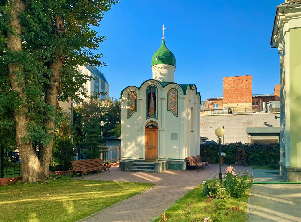 Часовня Сергия Радонежского, Новосибирск (Новосибирск, город, Новосибирская область). общий вид в ландшафте, Вид от крыльца музея Рериха