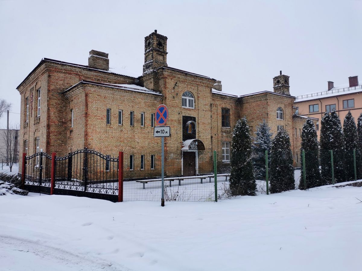 общий вид в ландшафте. Церковь Покрова Пресвятой Богородицы, Волковыск (Волковысский район, Беларусь, Гродненская область)