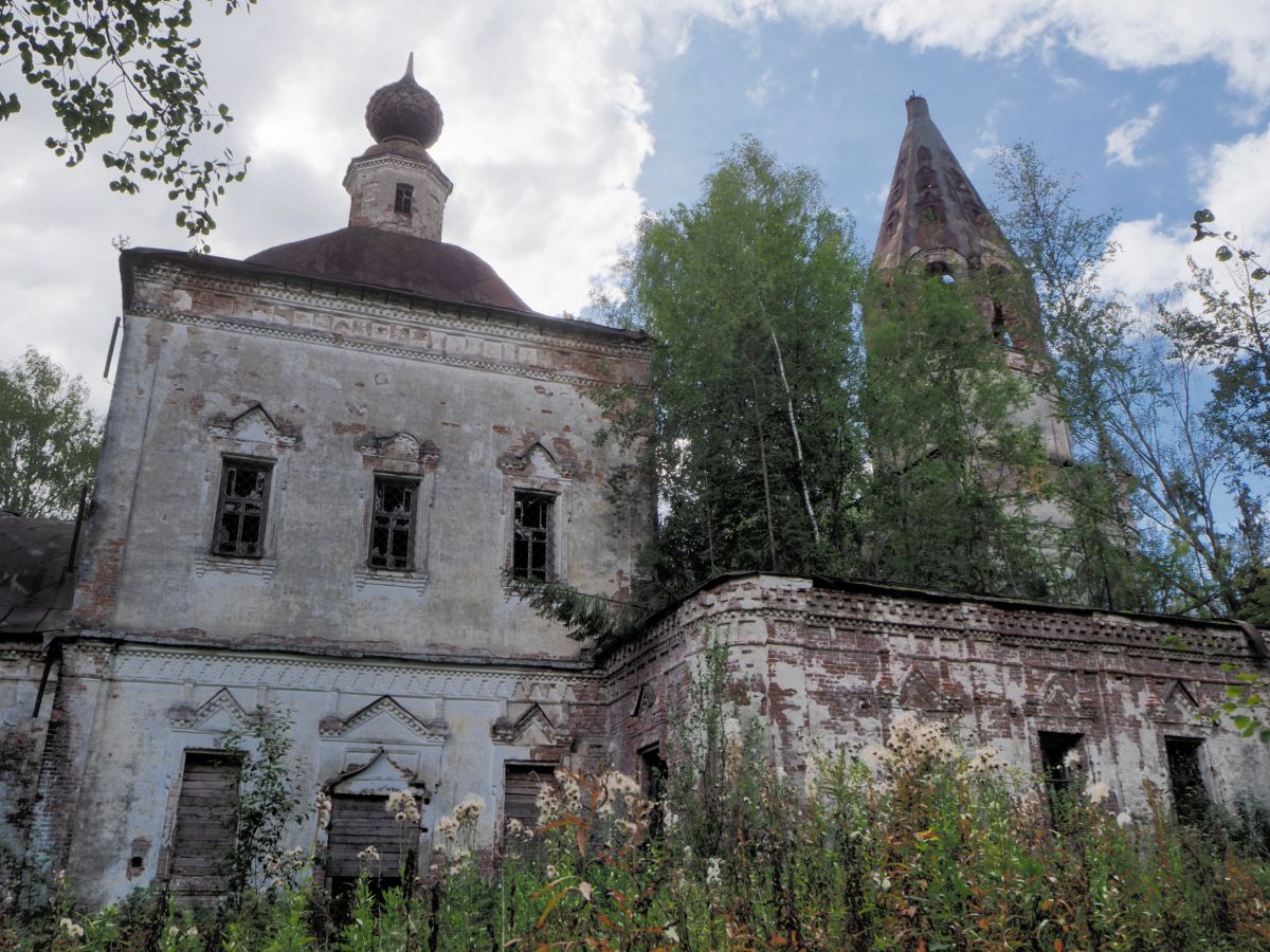 Церковь Георгия Победоносца, Введение-Каликино, урочище (Парфеньевский район, Костромская область). фасады