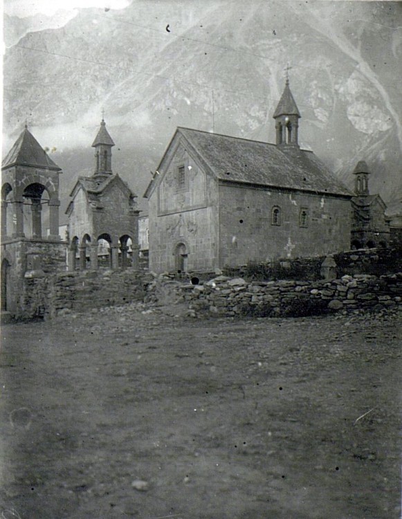 Степанцминда (Казбеги). Церковь Гавриила Архангела. архивная фотография, Фото первой трети ХХ века