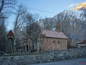 Степанцминда (Казбеги). Церковь Гавриила Архангела