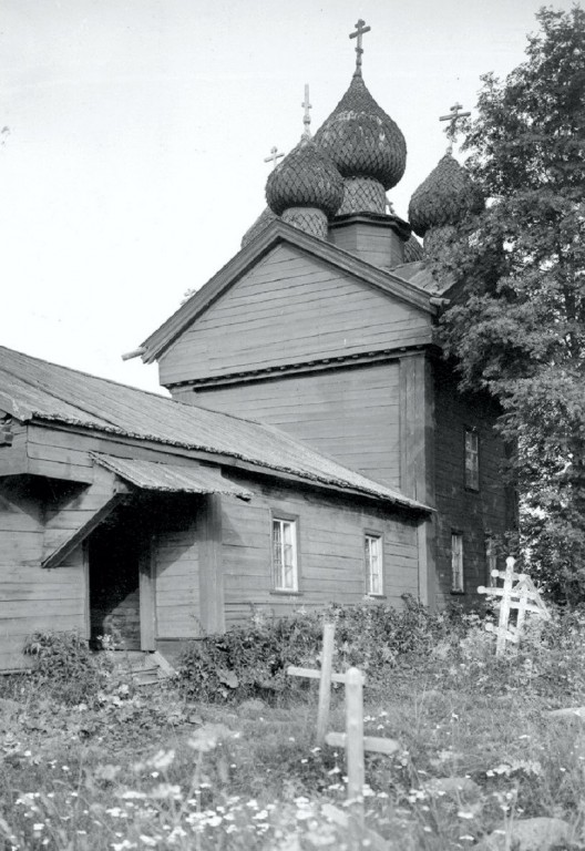 Помялово. Церковь Троицы Живоначальной. архивная фотография, Южный фасад церкви св.Троицы. Фото Н. И. Репникова 1912 г. из собрания Российского этнографического музея (https://goskatalog.ru/portal/#/collections?id=25693171)