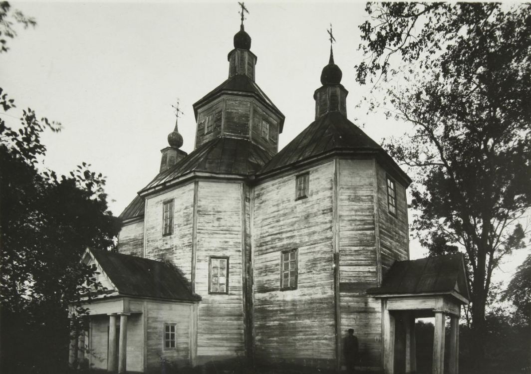 Церковь Михаила Архангела, Коровинцы (Роменский район, Украина, Сумская область). архивная фотография, Михайловская церковь (1752 г.) в с. Коровинцы (ныне Недригайловского р-на, Сумской обл.). Вид с северо-запада. Фотография С. Таранушенко, 1929 год