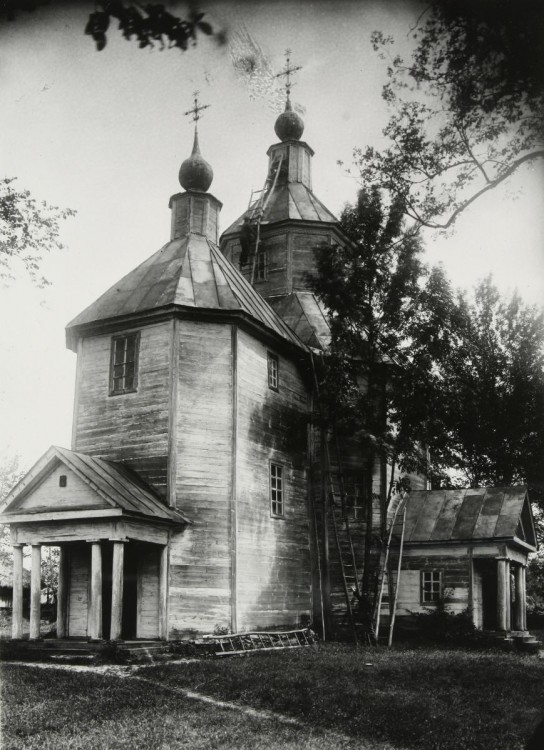 Церковь Михаила Архангела, Коровинцы (Роменский район, Украина, Сумская область). архивная фотография, Михайловская церковь (1752 г.) в с. Коровинцы (ныне Недригайловского р-на, Сумской обл.). Вид с юго-запада. Фотография С. Таранушенко, 1929 год