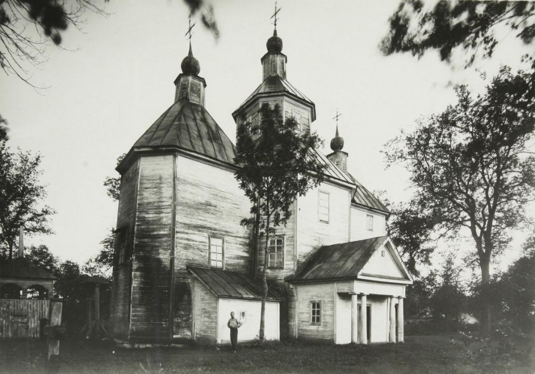 Церковь Михаила Архангела, Коровинцы (Роменский район, Украина, Сумская область). архивная фотография, Михайловская церковь (1752 г.) в с. Коровинцы (ныне Недригайловского р-на, Сумской обл.). Вид с северо-востока. Фотография С. Таранушенко, 1929 год