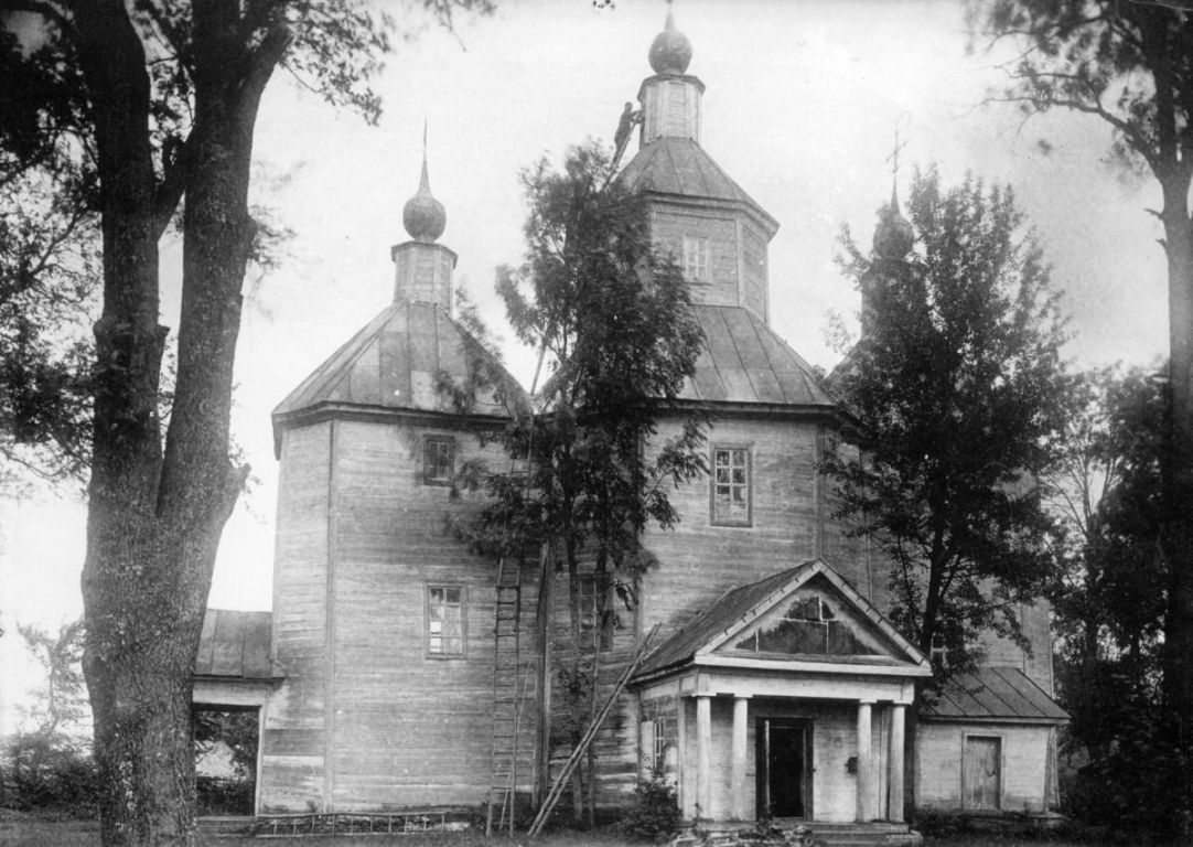 Церковь Михаила Архангела, Коровинцы (Роменский район, Украина, Сумская область). архивная фотография, Фотография из личного альбома С.А. Таранушенко, 1929 г. Адрес хранения: Институт рукописи Национальной библиотеки Украины имени В.И. Вернадского