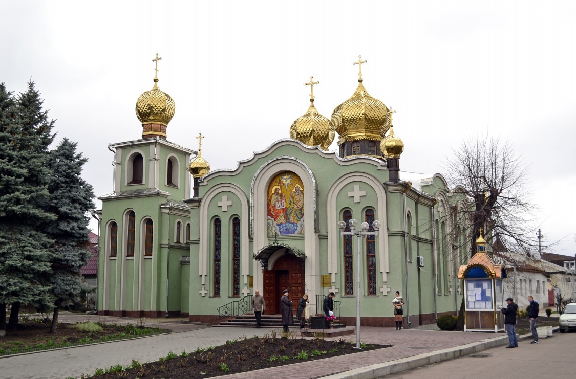 Кафедральный собор Троицы Живоначальной, Черкассы (Черкасский район, Украина, Черкасская область). фасады