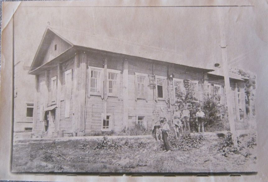 Церковь Покрова Пресвятой Богородицы в Святогорье, Красногорское (Красногорский район, Республика Удмуртия). архивная фотография, Церковь переделана под почту