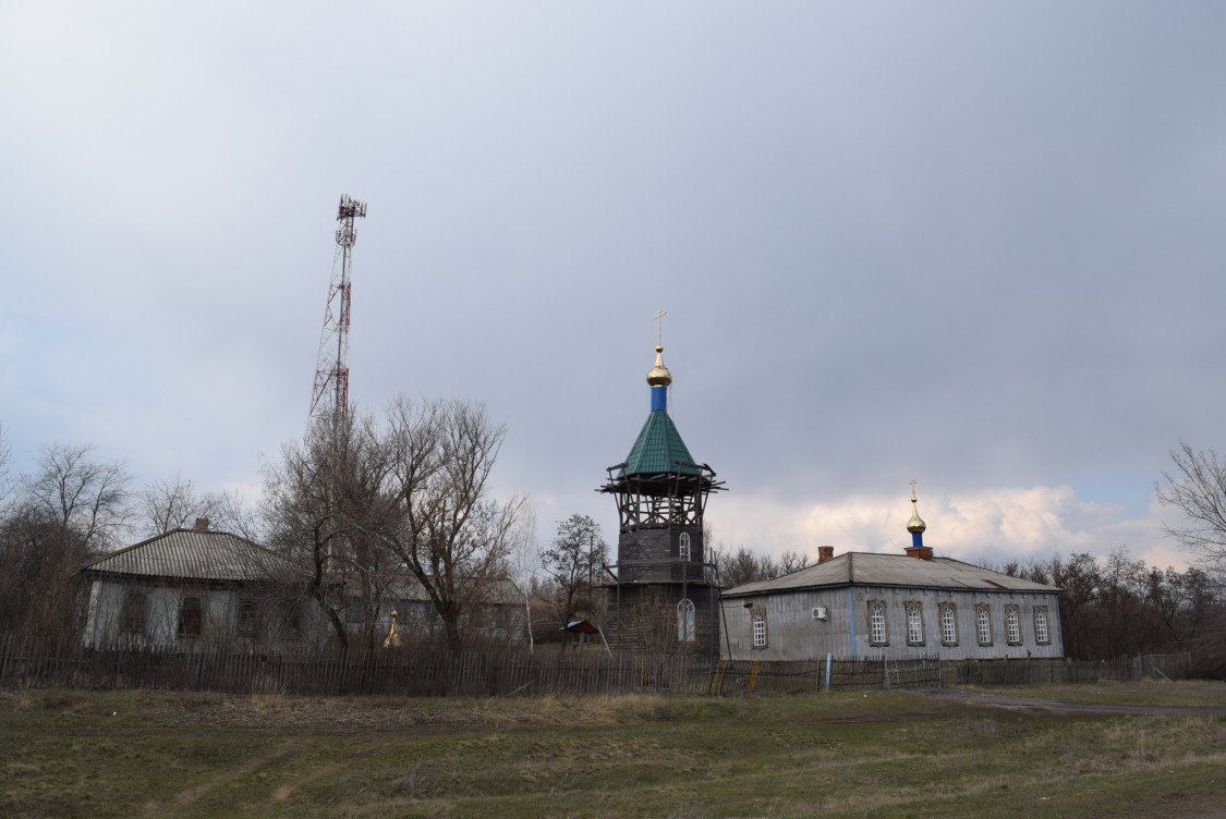 Верхние Марки. Церковь Благовещения Пресвятой Богородицы. общий вид в ландшафте