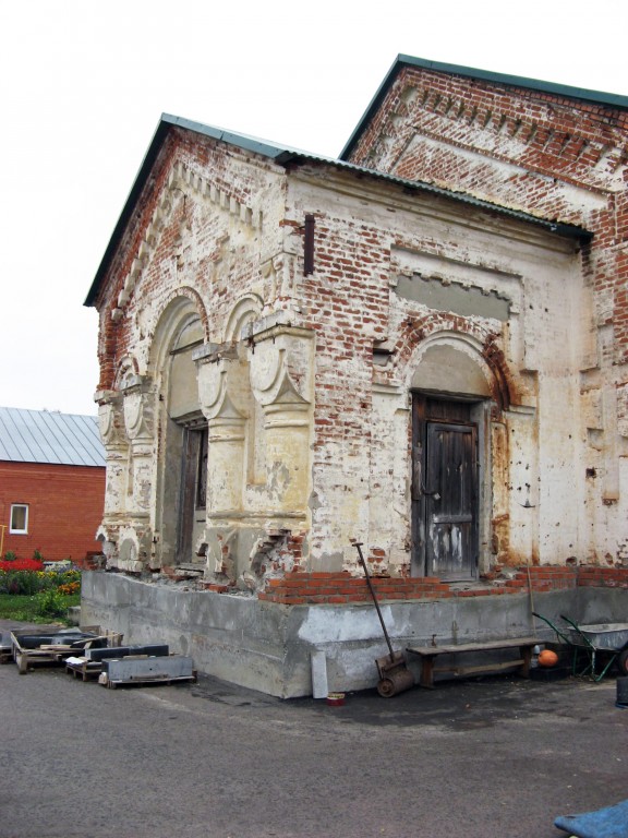 Собор Троицы Живоначальной, Ардатов (Ардатовский район, Республика Мордовия). архитектурные детали, Притвор фасада собора.