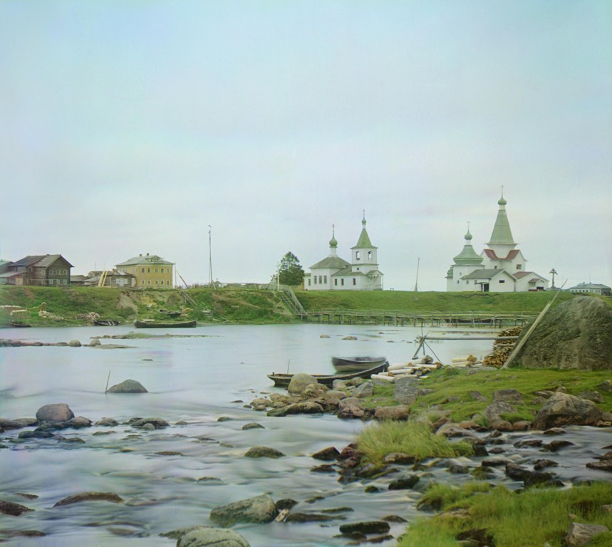 Храмовый комплекс Шуерецкого погоста, Шуерецкое (Беломорский район, Республика Карелия). архивная фотография, С.М. Прокудин-Горский. Село Шуя (Шуерецкое). Климентовская, Никольская и Пятницкая церкви. 1916 г.