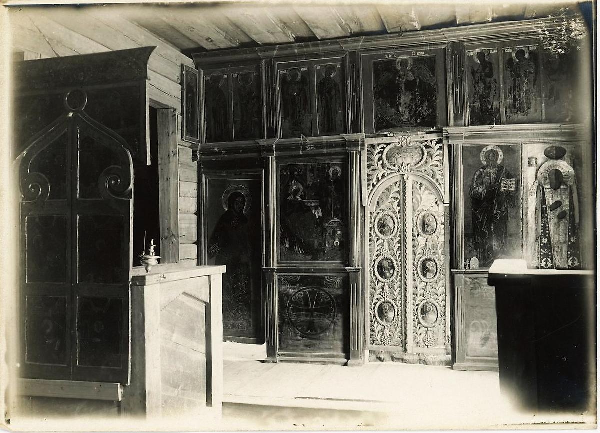 Интерьер. Иконостас. Фото Кларка В. Н. начала XX в. из фондов Костромского музея-заповедника. (ГК № 68207125), архивная фотография. Церковь Макария Унженского и Желтоводского в Притыках (деревянная), Макарий (Варнавинский район, Нижегородская область)