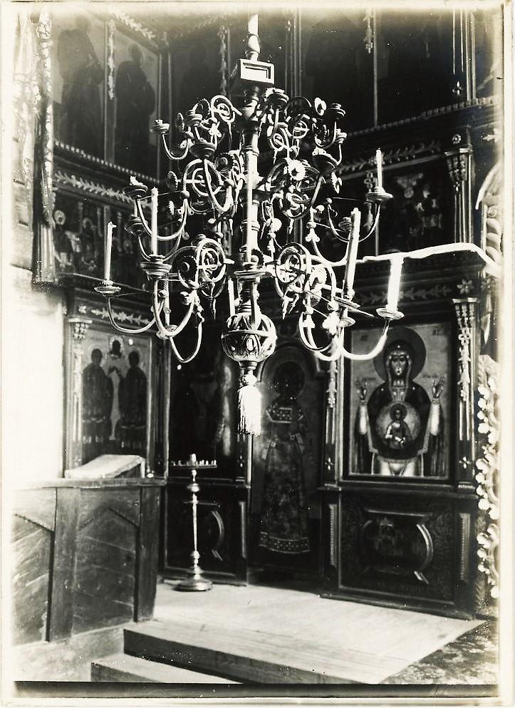 Интерьер. Липовое паникадило. Фото Кларка В. Н. начала XX в. из фондов Костромского музея-заповедника. (ГК № 68207162), архивная фотография. Церковь Макария Унженского и Желтоводского в Притыках (деревянная), Макарий (Варнавинский район, Нижегородская область)