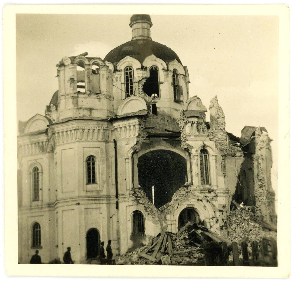 Собор Александра Невского, Рогачёв (Рогачёвский район, Беларусь, Гомельская область). архивная фотография, Фрагмент фасада. Фото 1941 г. с аукциона e-bay.de