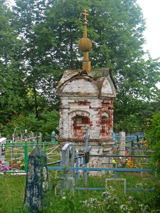 Неизвестная часовня, Шапкино (Савинский район, Ивановская область). дополнительная информация, Часовня на кладбище у церкви