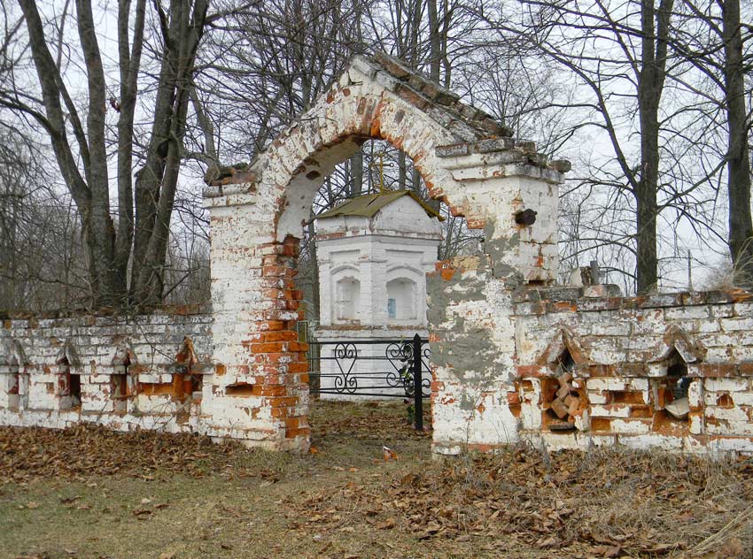 Неизвестная часовня, Шапкино (Савинский район, Ивановская область). общий вид в ландшафте