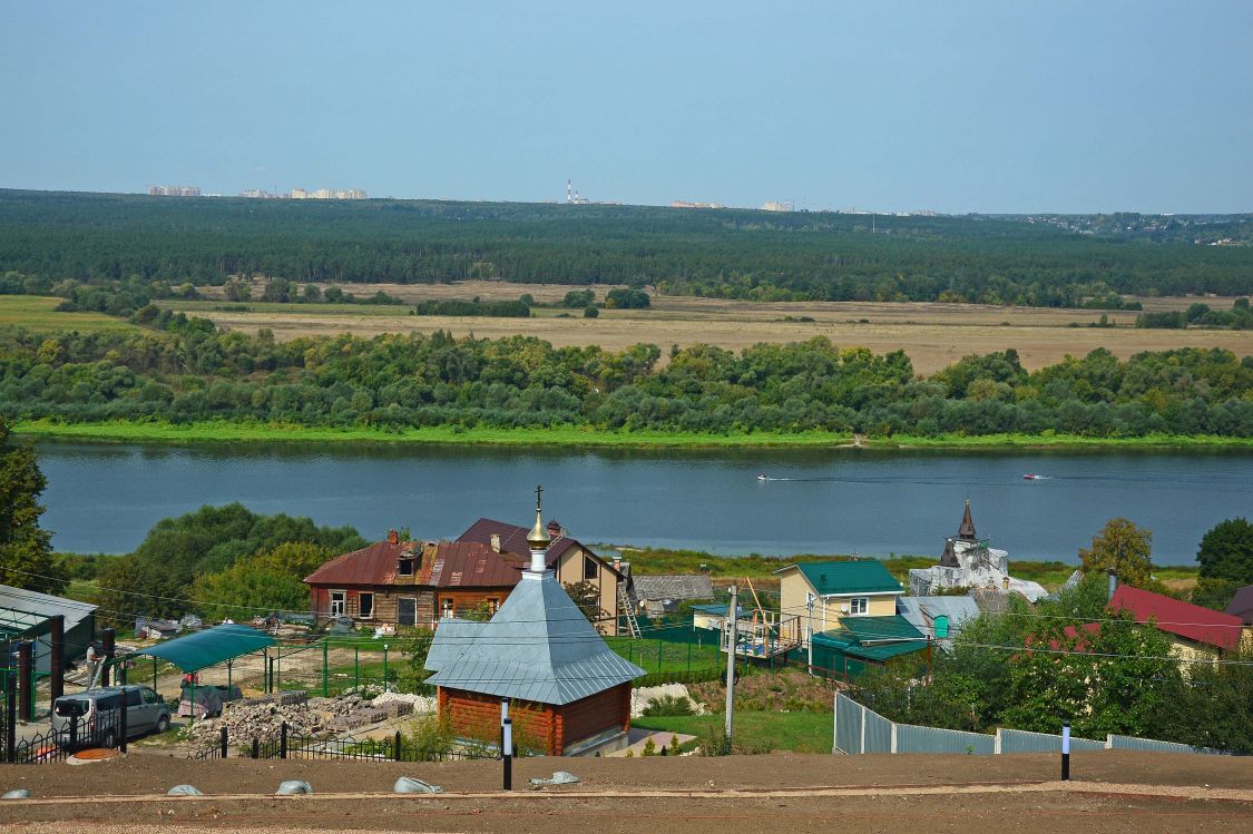 Часовня-купальня  Пантелеимона Целителя, Кашира (Каширский городской округ, Московская область). общий вид в ландшафте