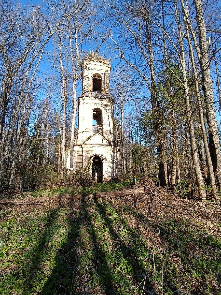 общий вид в ландшафте. Церковь Ризоположения (Положения честной ризы Пресвятой Богородицы во Влахерне), Герасимово, урочище (Солигаличский район, Костромская область)
