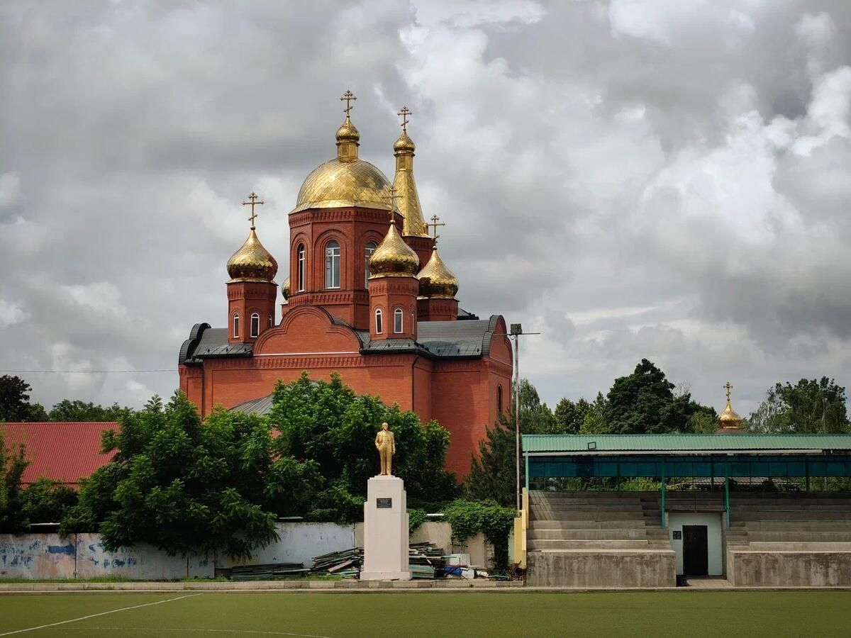 общий вид в ландшафте. Церковь Андрея Первозванного, Новотитаровская (Динской район, Краснодарский край)
