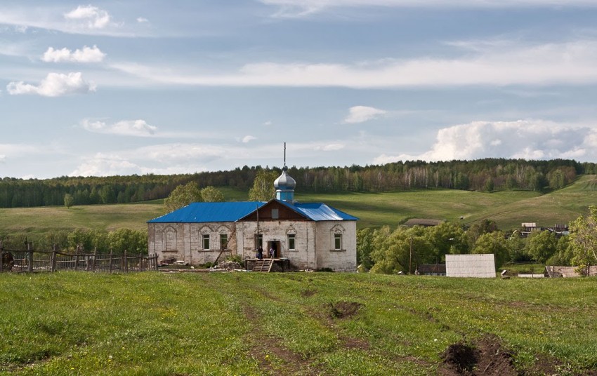 Церковь Рождества Христова, Старый Маклауш (Клявлинский район, Самарская область). общий вид в ландшафте