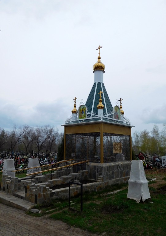 Неизвестная часовня на Южном кладбище, Верхняя Подстёпновка (Волжский район, Самарская область). общий вид в ландшафте
