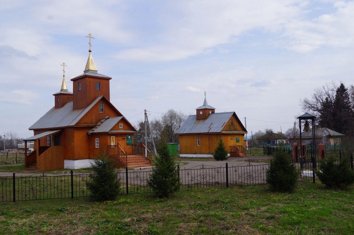 Церковь Спаса Нерукотворного, Ауструм (Иглинский район, Республика Башкортостан). общий вид в ландшафте