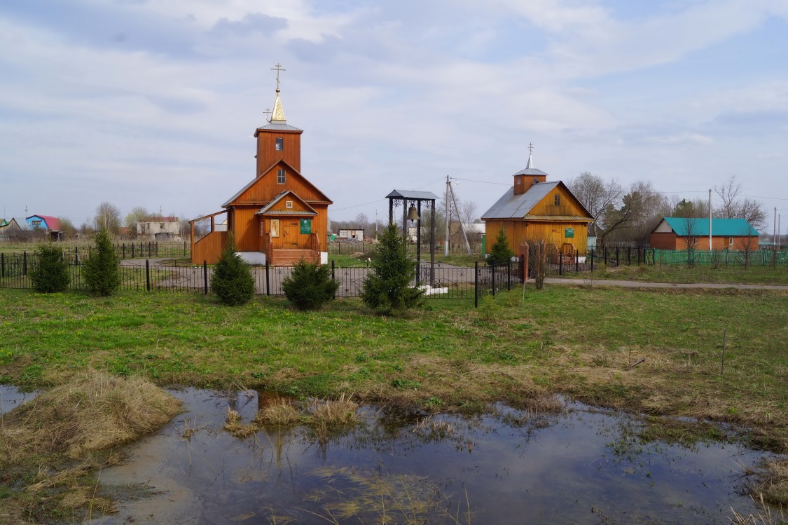 Ауструм. Церковь Спаса Нерукотворного. общий вид в ландшафте