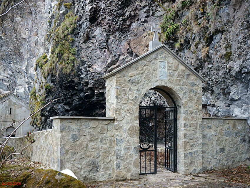 Церковь Георгия Победоносца, Даба (Самцхе-Джавахети, Грузия). дополнительная информация, Ворота