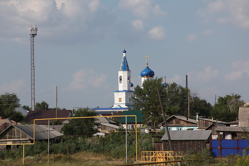 Церковь Казанской иконы Божией Матери, Карталы (Карталинский район, Челябинская область). фасады, Вид от моста через реку Караталы-Аят