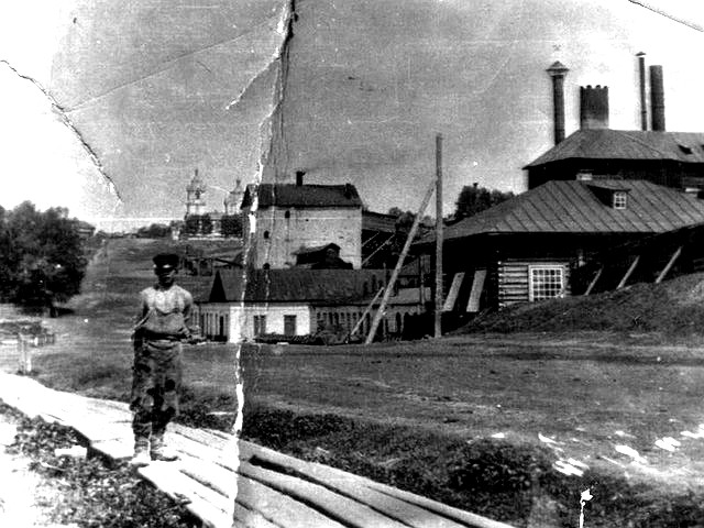 Церковь Воздвижения Креста Господня (старая), Песковка (Омутнинский район, Кировская область). архивная фотография, Фото с сайта: http://myzei3.ucoz.ru/index/istorija_razvitija_posjolka/0-137