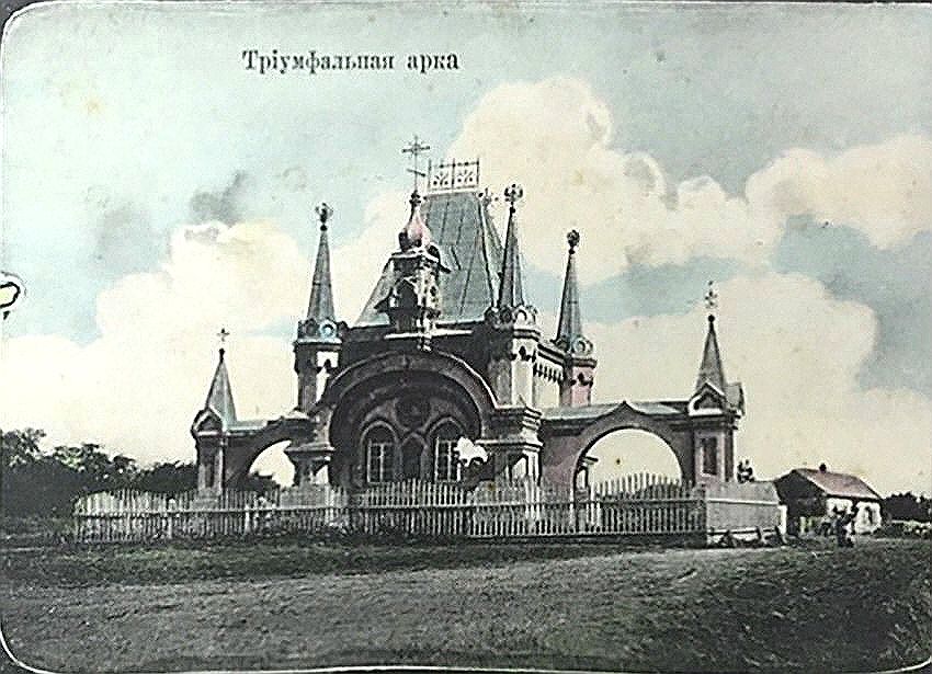 Неизвестная часовня в Никольск-Уссурийске, Уссурийск (Уссурийск, город, Приморский край). архивная фотография, Фото с сайта http://www.farpost.ru/rest/primorye/tours/exkursii-v-gorod-ussurijsk-43816901.html
