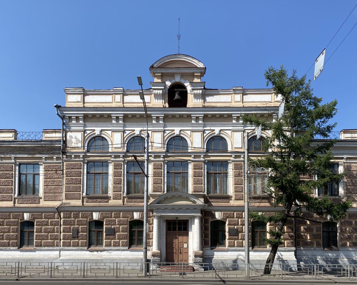 Домовая церковь Кирилла и Мефодия при бывшей мужской гимназии, Красноярск (Красноярск, город, Красноярский край). архитектурные детали, Центральная часть южного фасада