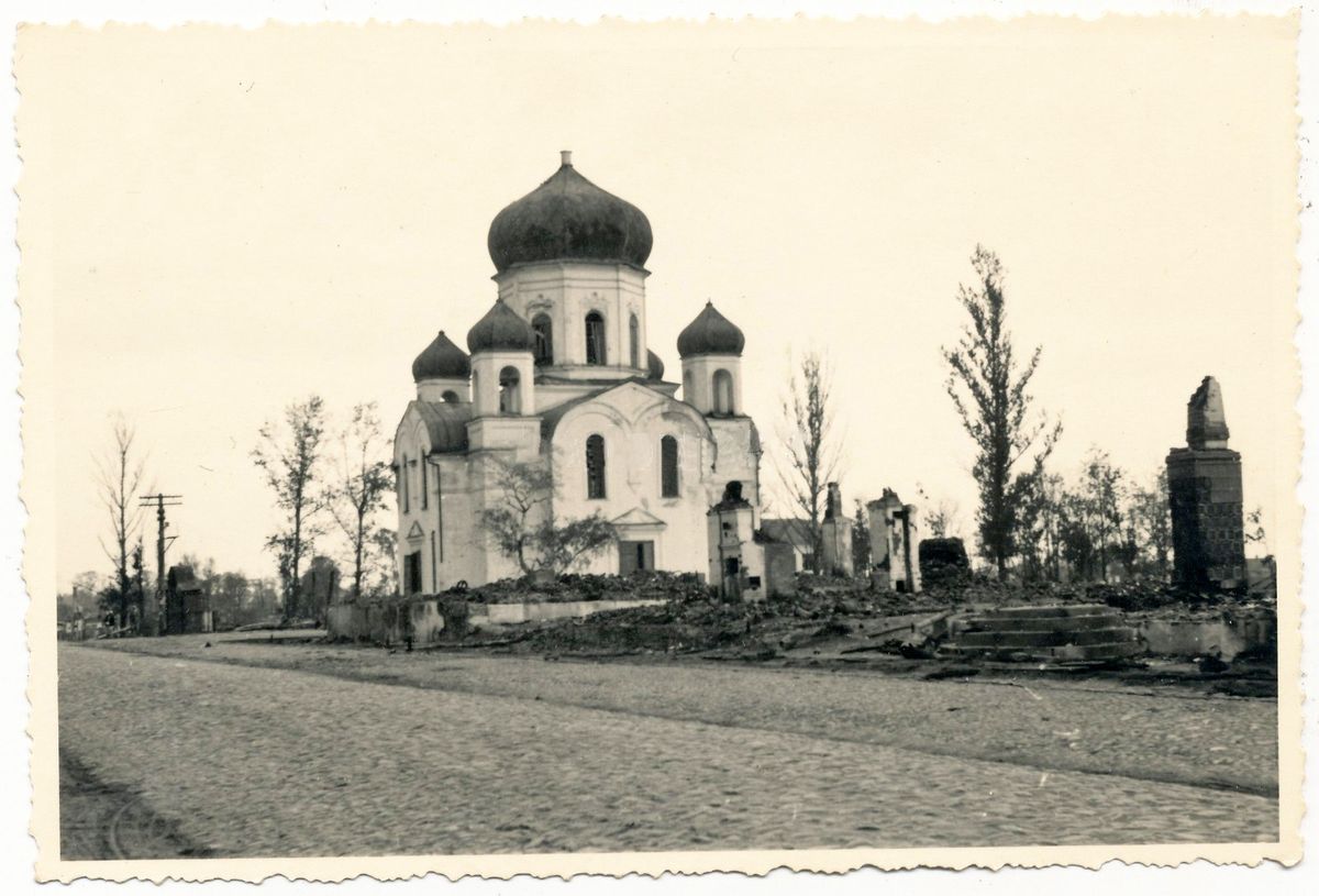 Церковь Преображения Господня, Шклов (Шкловский район, Беларусь, Могилёвская область). архивная фотография, Вид на храм с дороги. Фото 1941 г. с аукциона e-bay.de