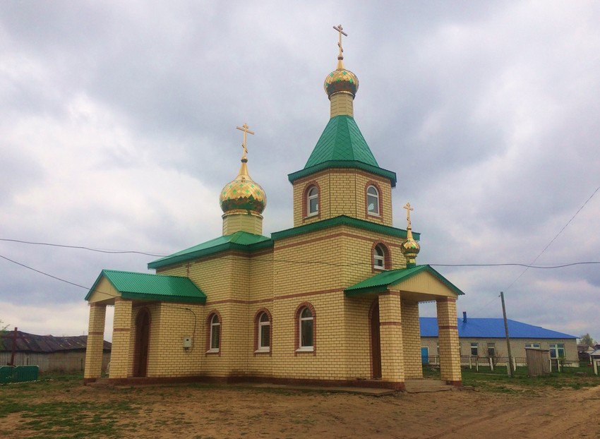 Слобода-Выходцево. Церковь Троицы Живоначальной. общий вид в ландшафте