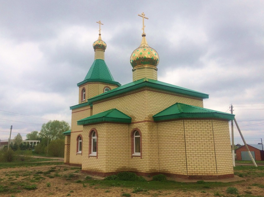 Слобода-Выходцево. Церковь Троицы Живоначальной. общий вид в ландшафте